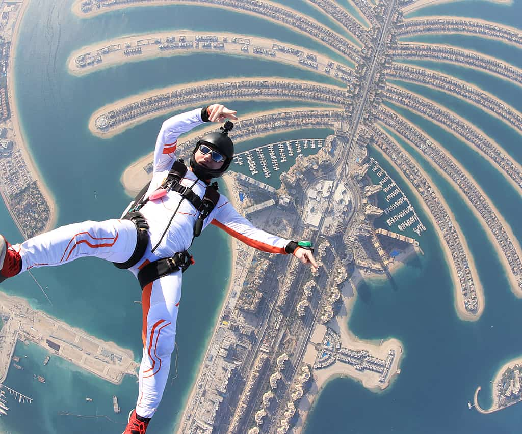 Тандем-прыжок с парашютом в Dropzone Palm Dubai | GetExperience.com