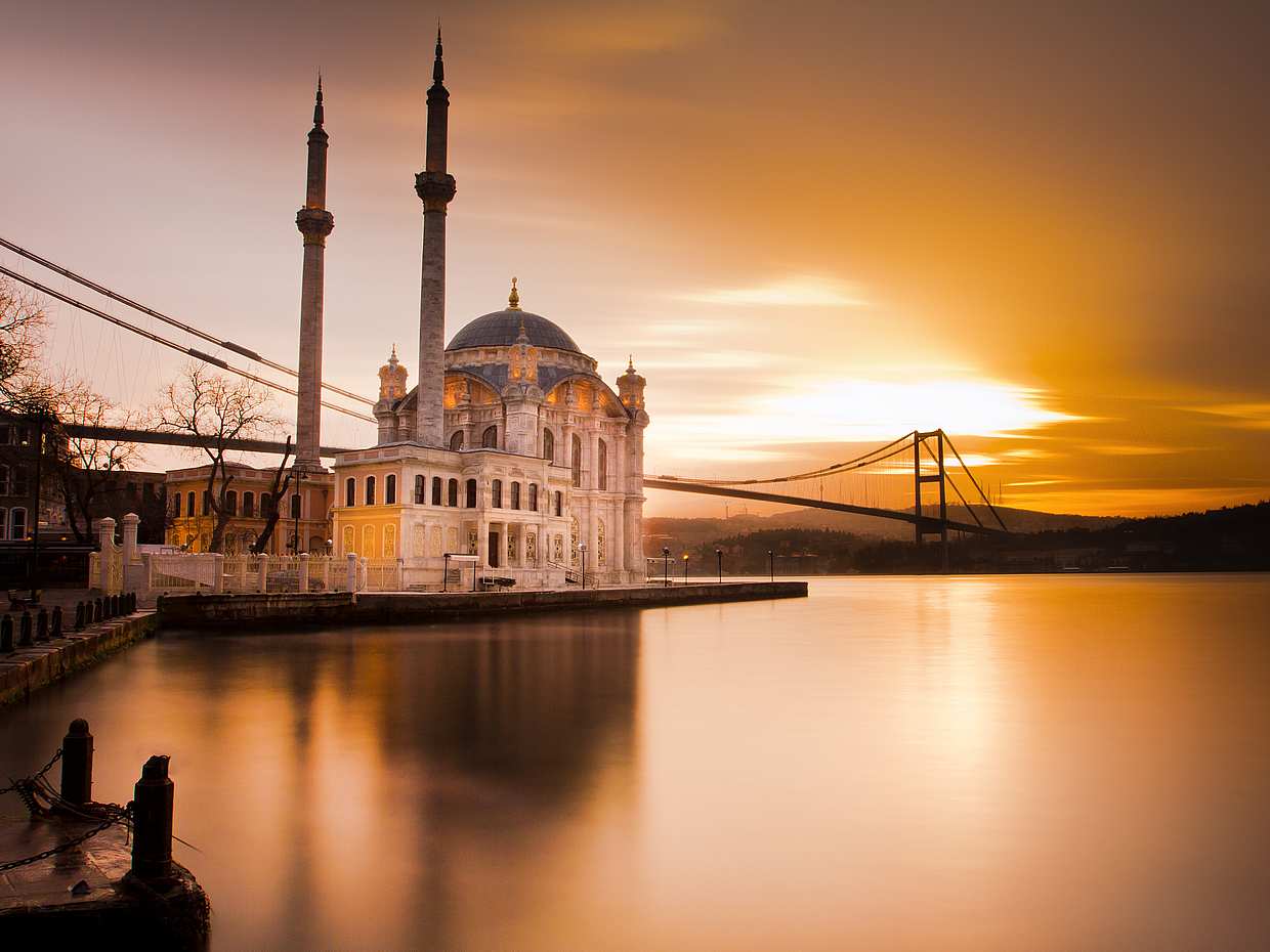 Private Bosphorus Sunset Boat Cruise in Istanbul, Türkiye, photo 4