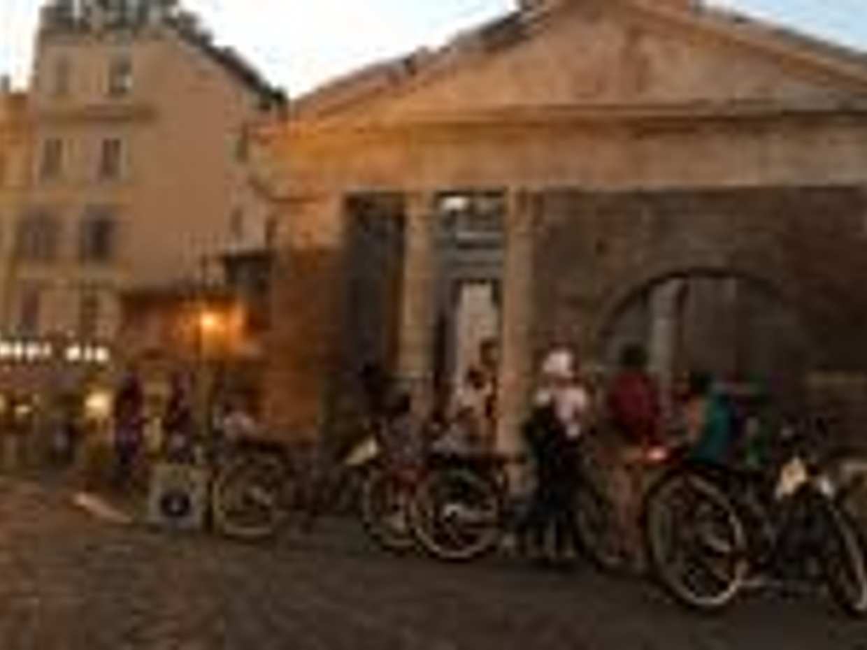 VIP Rome by Night Bike Tour with Panoramic Views and Iconic Evening Spots | Private, photo 3
