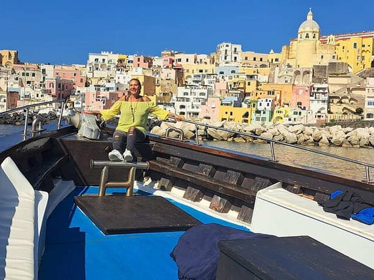 Procida Boat Tour from Ischia with Lunch and Island Stop