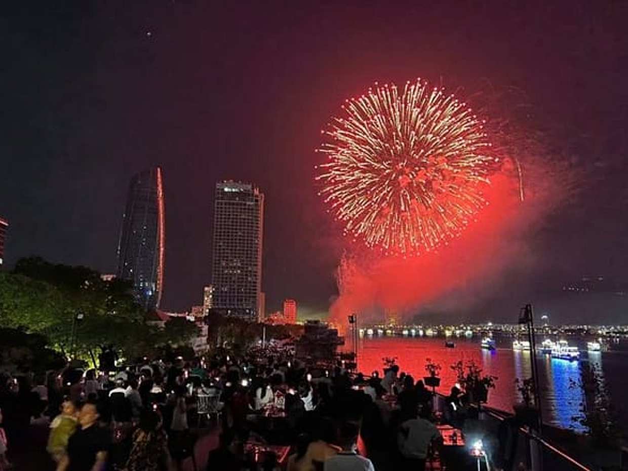Da Nang Fireworks Festival 2026 and Riverside Dinner Experience, Vietnam, photo 3