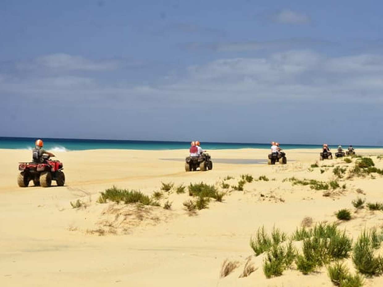 Boa Vista Island: ทัวร์ขับรถควอดไบค์ 4 ชั่วโมง สู่หาด Santa Monica - รอบเช้า ควอดเดี่ยว ในเคปเวิร์ด, ซาลเรอี