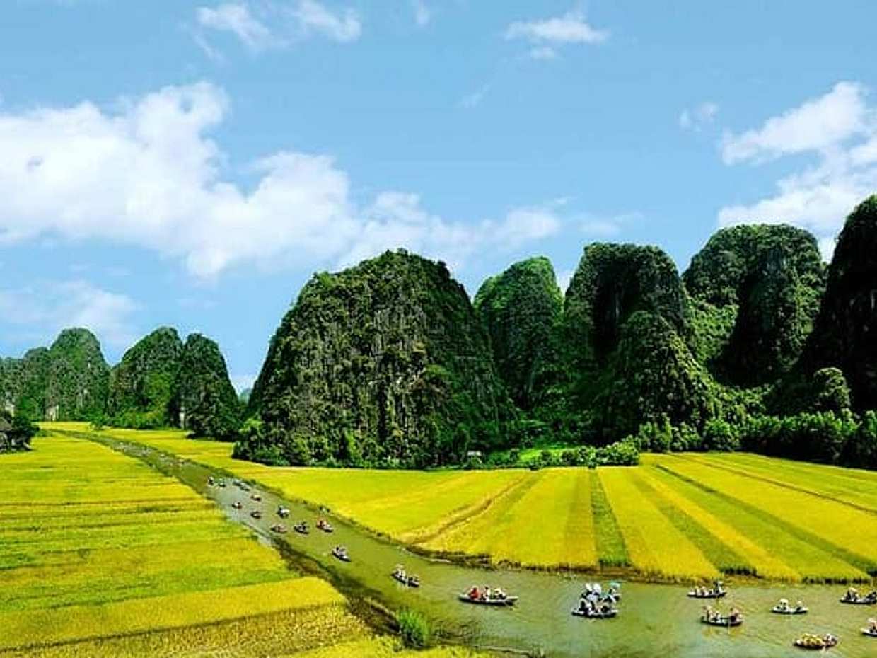 1 Day Luxury Day Tour in Hoa Lu, Tam Coc & Mua Cave