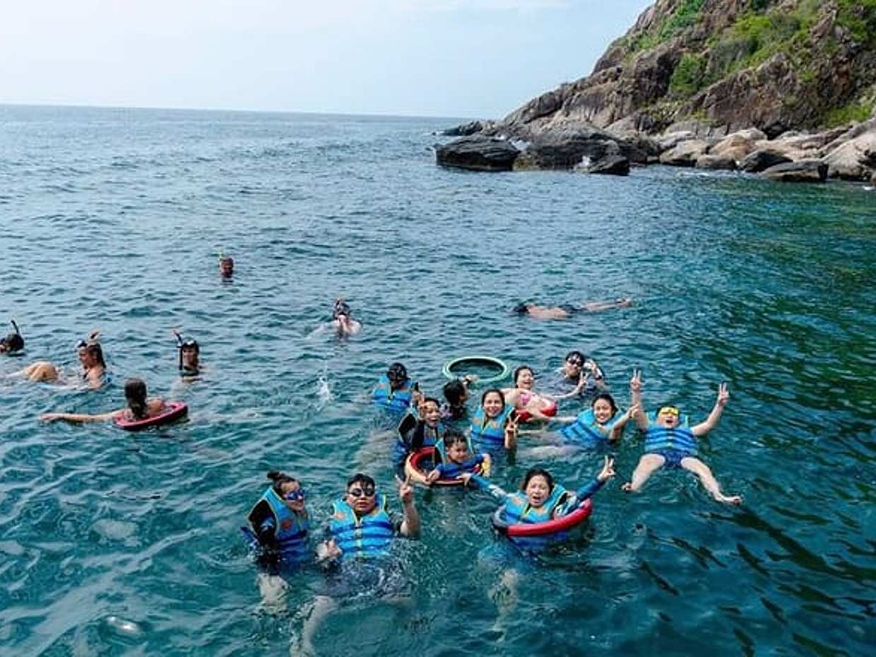 Snorkeling, Cocktail, Musica dal vivo e Tour in Crociera a Nha Trang in Vietnam