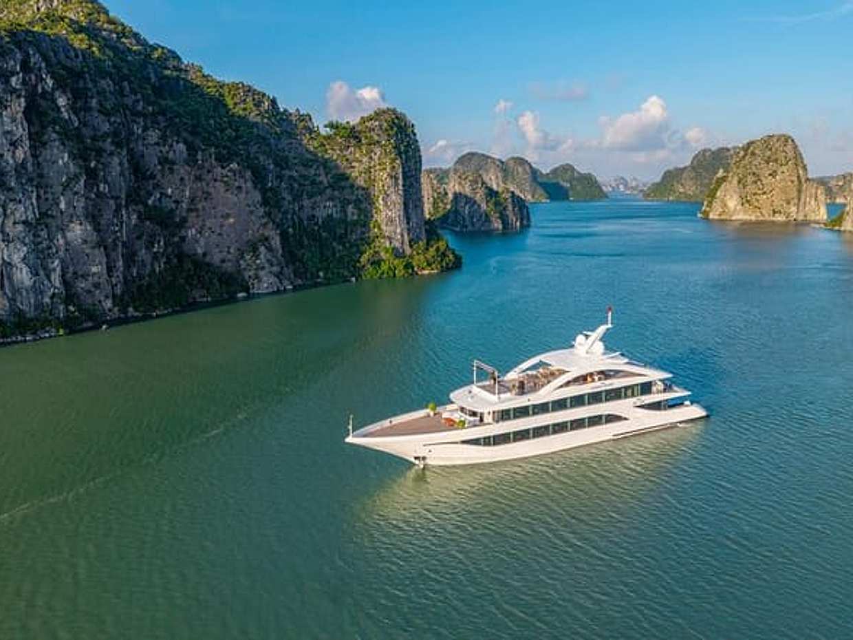From Hanoi: Luxury Leona 5-Star Day Cruise Explore Halong Bay