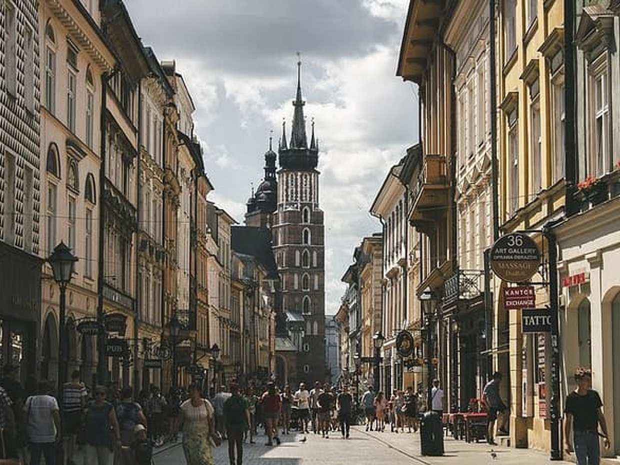 Private Holiday Taxi from Prague to Krakow in Czechia, photo 3