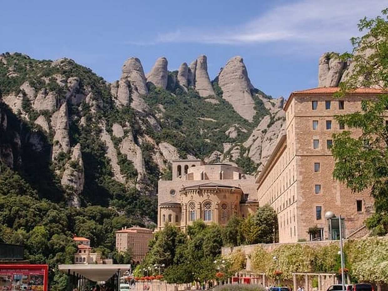"Excursion Privée d'une Journée de Barcelone à Montserrat & aux Caves Freixenet en Espagne"
