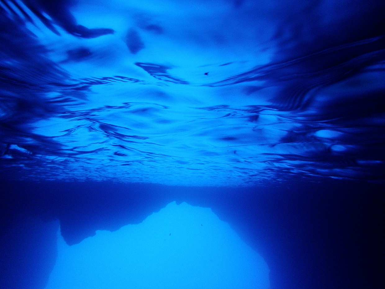 Blaue Grotte und 5-Inseln-Tour mit Luxusboot in Kroatien, Blaue Grotte & Dalmatinische Inseln-Kreuzfahrt.
, photo 2