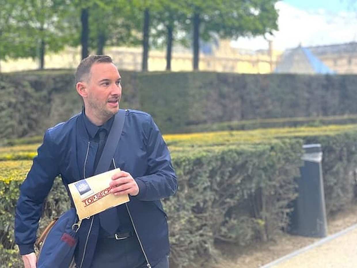Paris - Louvre : Visite guidée théâtralisée à l'extérieur en français, photo 3