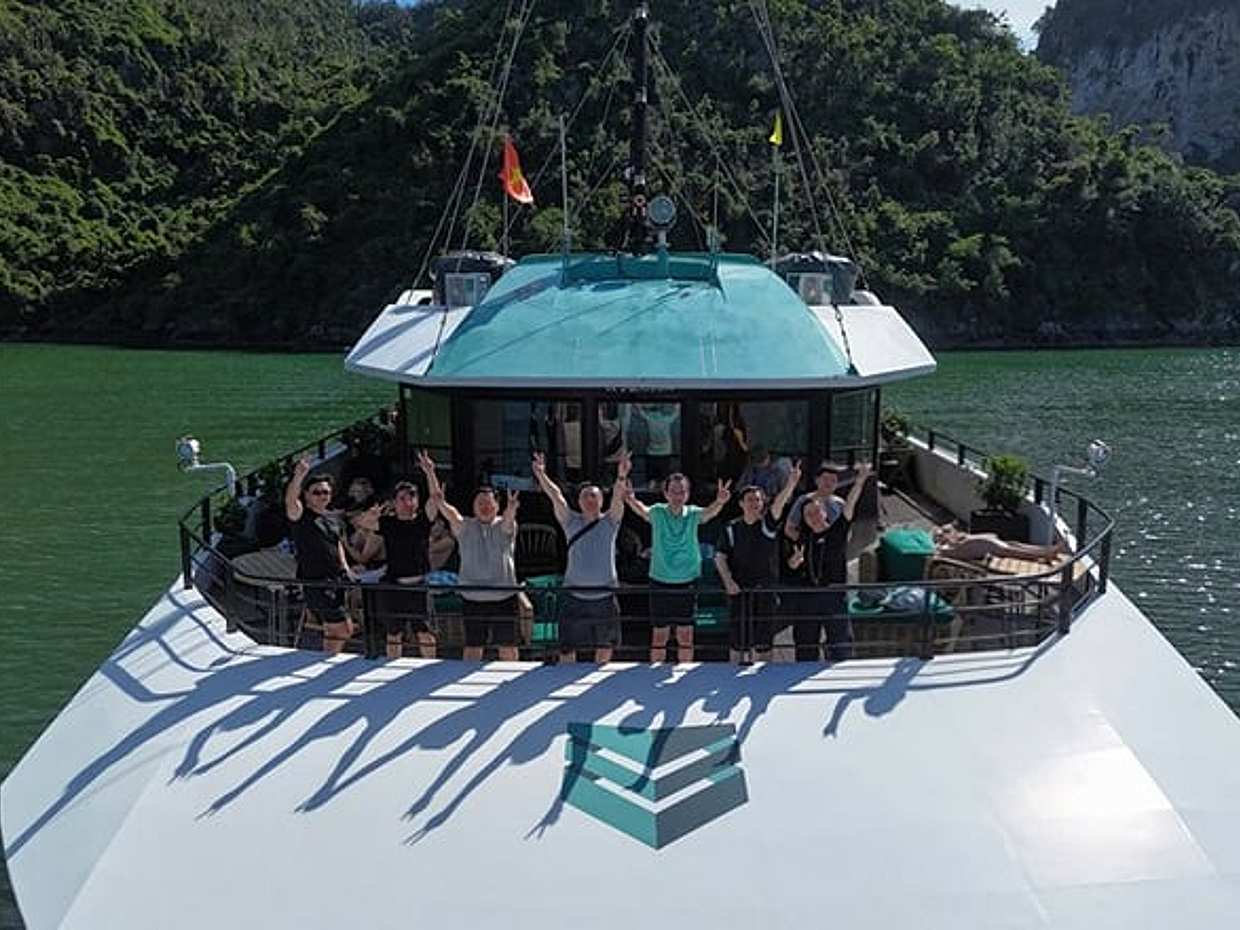 Luxury Catamaran Cruise Tour in Ha Long Bay and Lan Ha Bay, photo 3