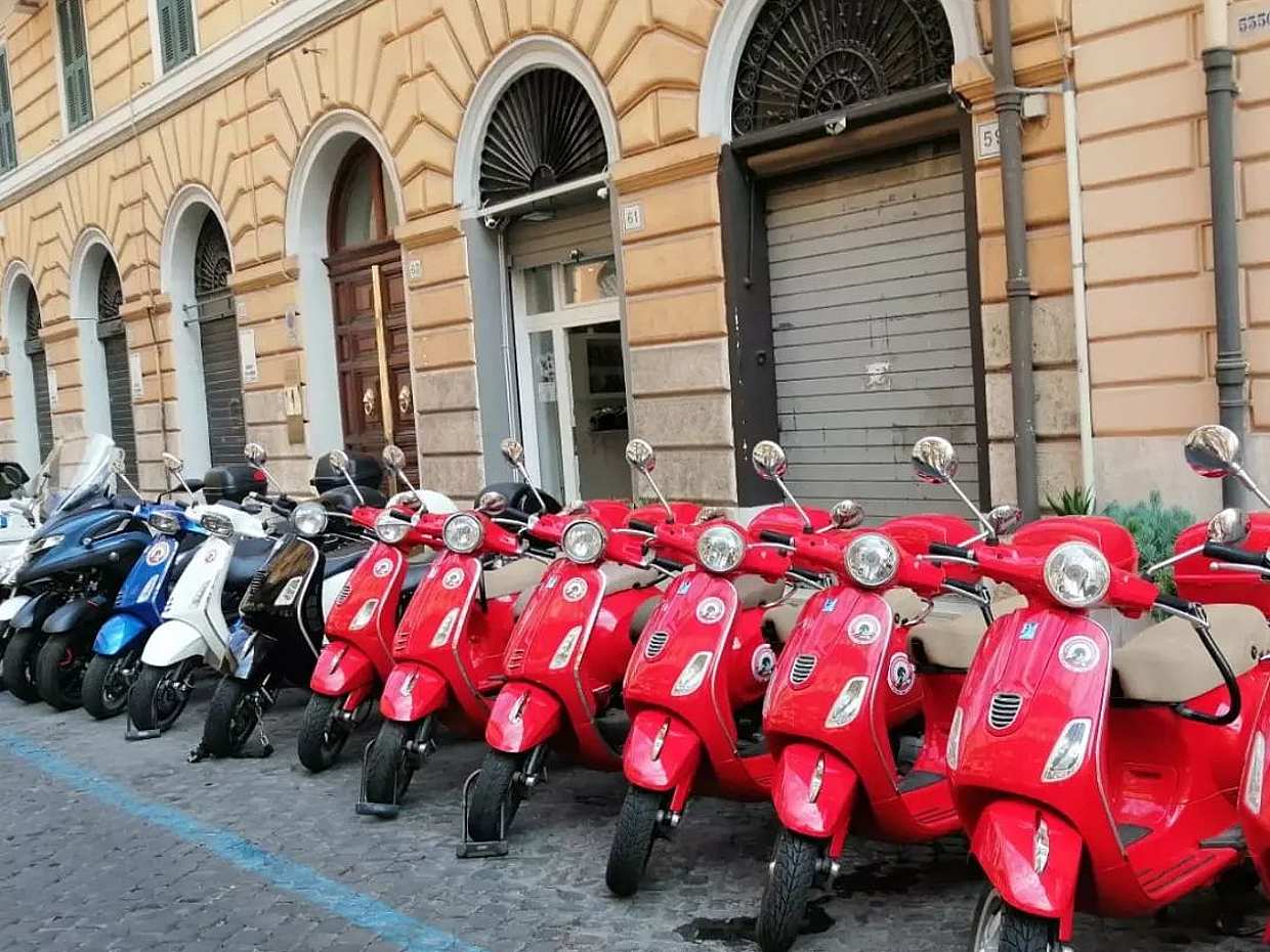 3 horas de auto conducción en Vespa en Roma, Italia, tour en Vespa por Roma
, photo 3
