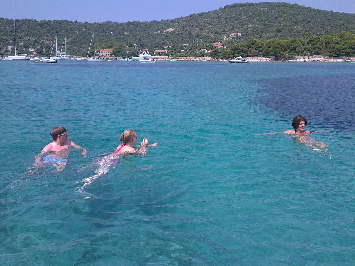 Blaue Grotte und 5-Inseln-Tour mit Luxusboot in Kroatien, Blaue Grotte & Dalmatinische Inseln-Kreuzfahrt.
, photo 5