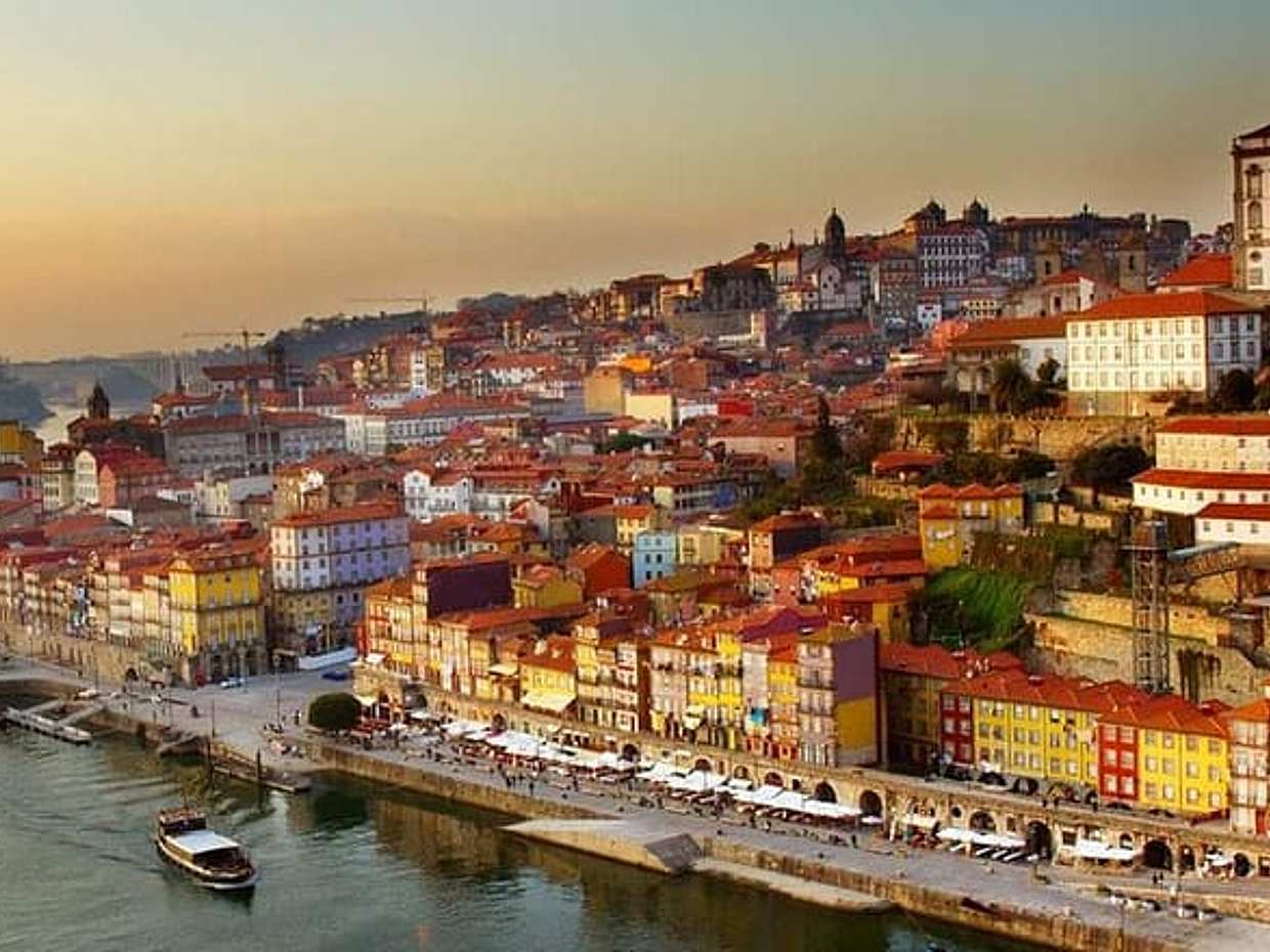 <p>Privater Transfer LISSABON/PORTO m. geführten Stopps – Wählen Sie 2 aus der Liste in Portugal, Lissabon</p>
