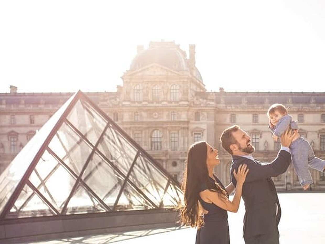 Romantic VIP Photoshoot in Paris with Champagne & Private Transfers, photo 3
