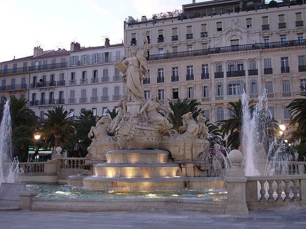 Toulon: Naval Heritage, Historic Old Town & Local Market Tour