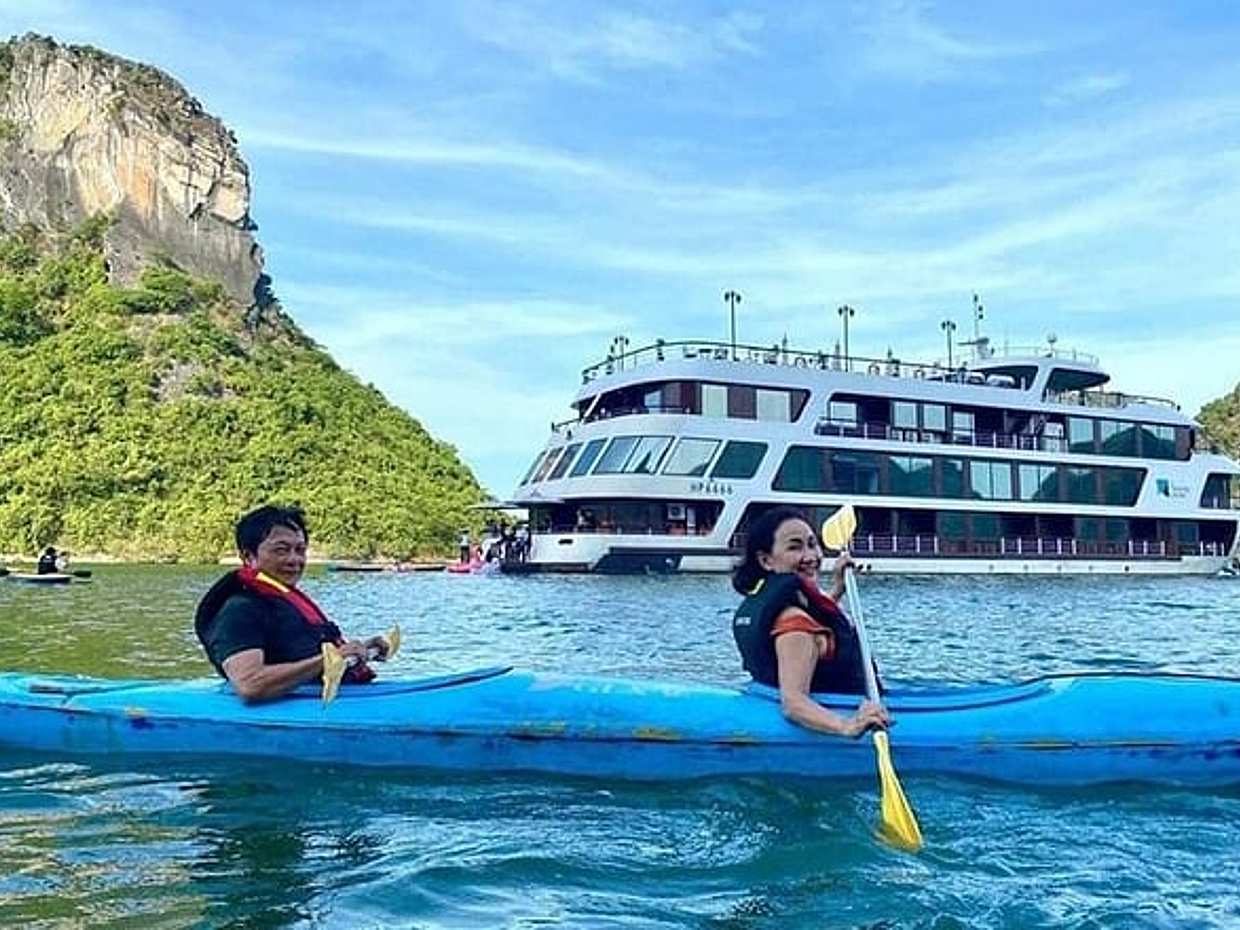 Le Theatre Cruise - Wonder on Ha Long & Lan Ha Bay 2 Days Tour