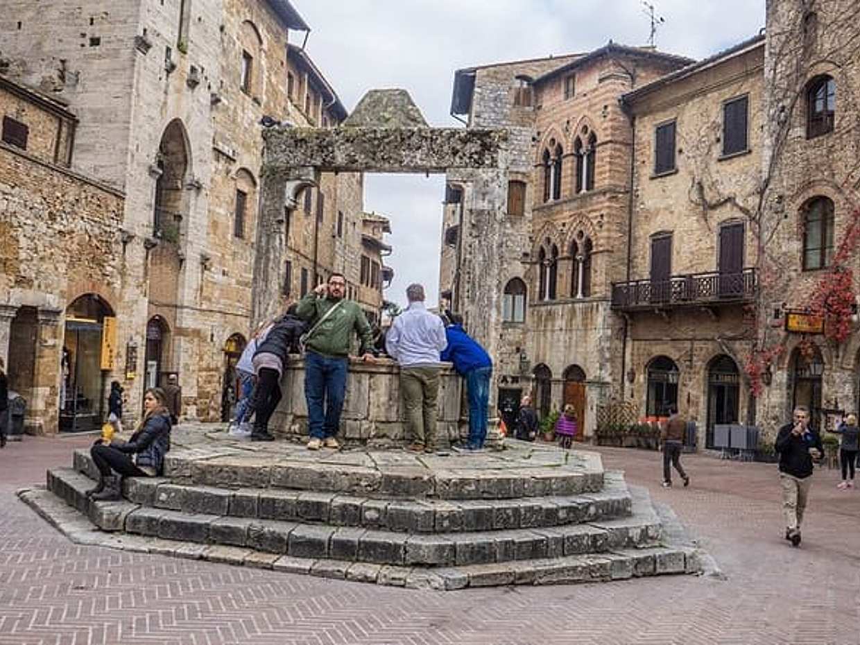 PRIVATE Full-Day Tour of San Gimignano and Volterra, photo 5