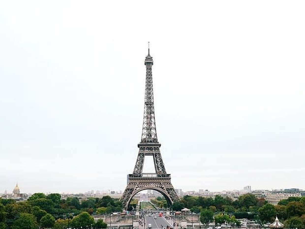 CDG Transfer, Montmartre Cheese with Wine Tasting & Eiffel, photo 4