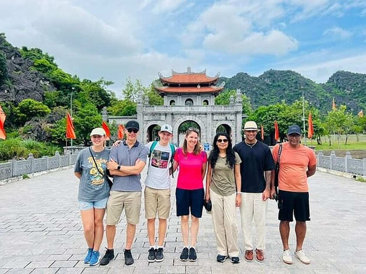 Hanoi: Private Luxury Tour Discover Mua Caves, Trang An & Hoa Lu, photo 4