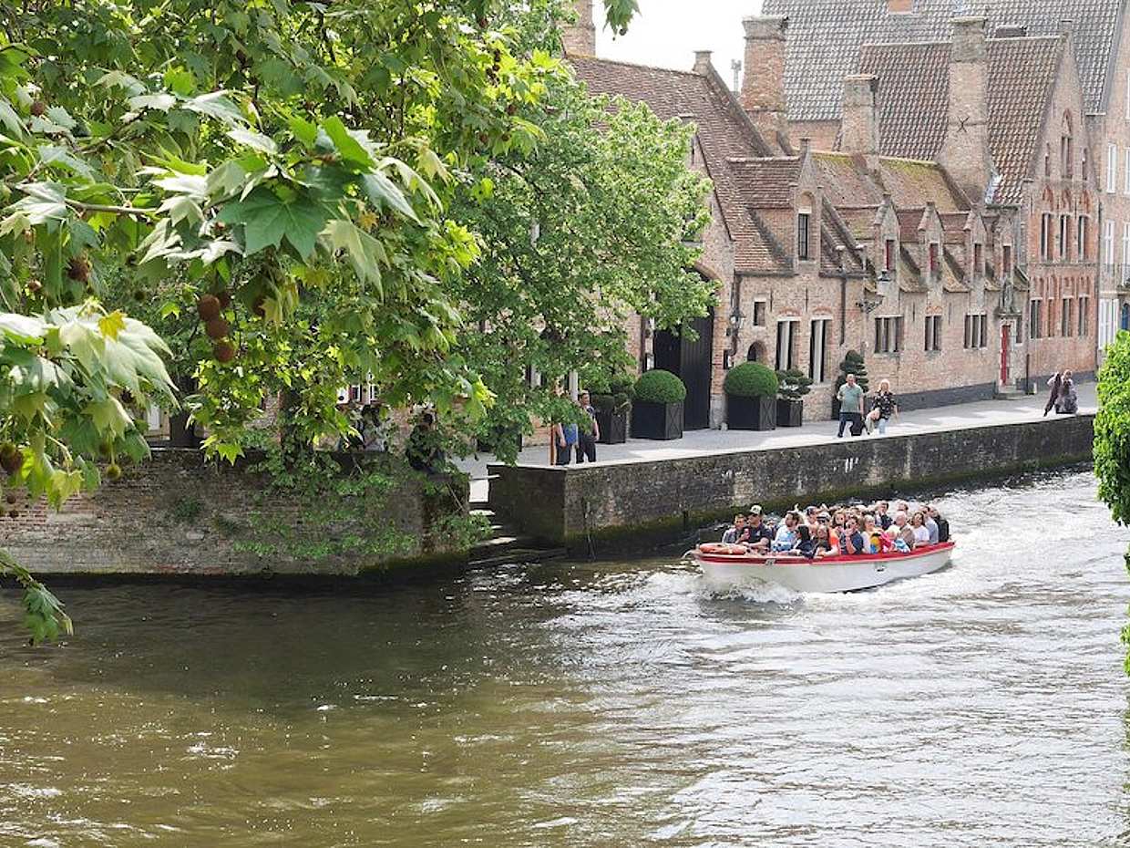 Canals of Bruges Private Boat Tour, photo 3