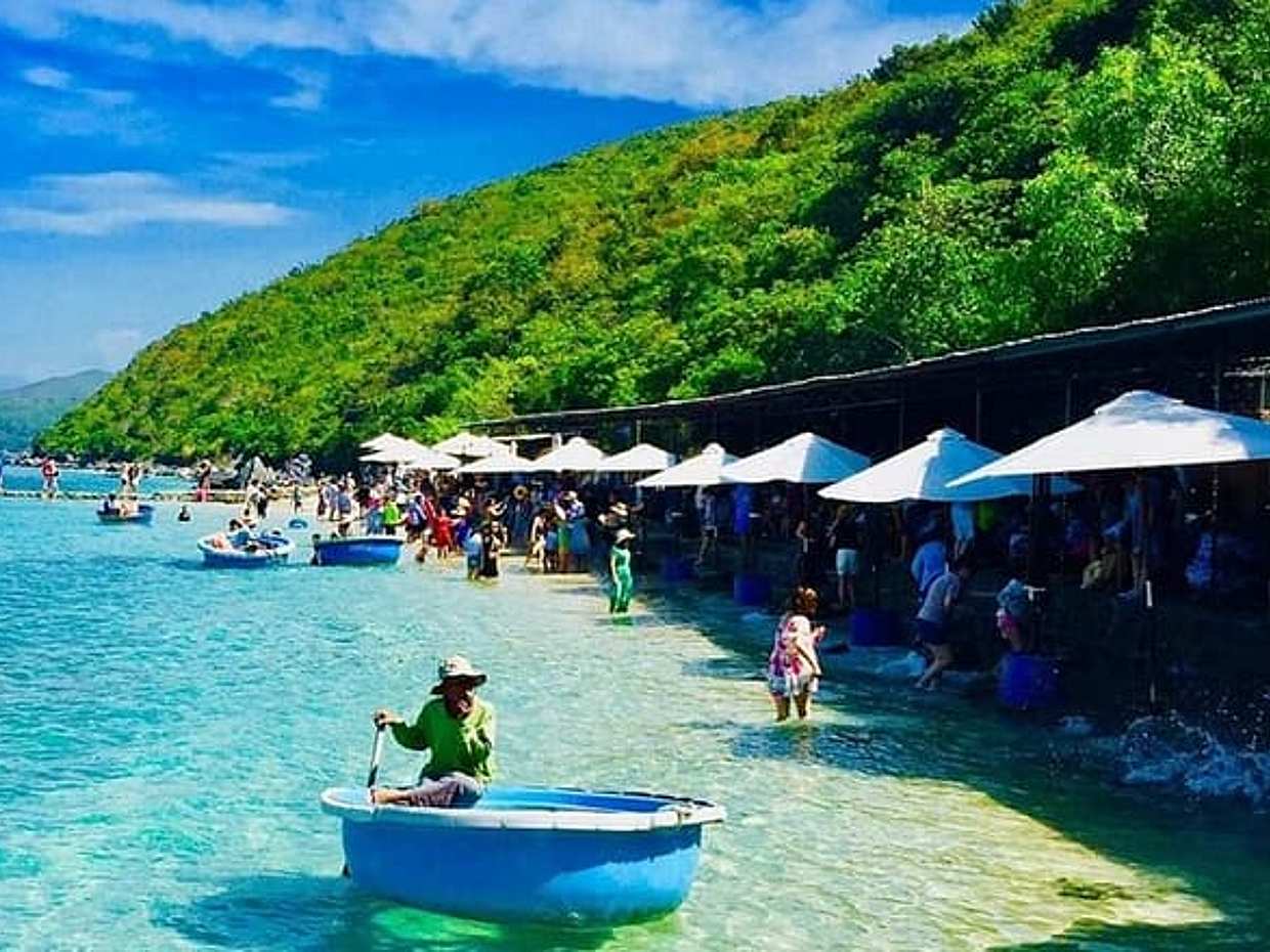 Nha Trang Islands Adventure Snorkeling Floating Party and BBQ in Vietnam, photo 5