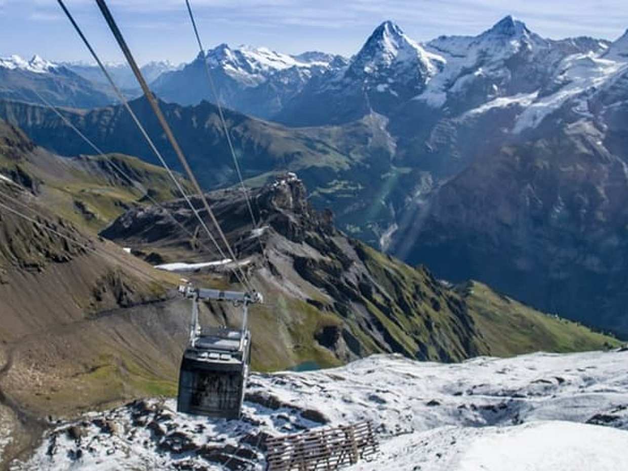Schilthorn e Valle di Lauterbrunnen: tour privato da Basilea, photo 2