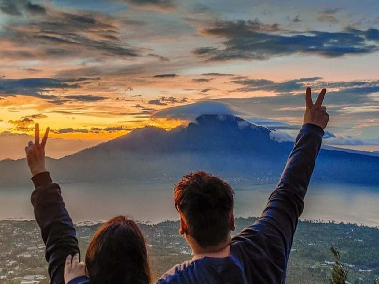 Ubud: Mount Batur Sunrise Trekking & Hot Springs in Indonesia, Bali