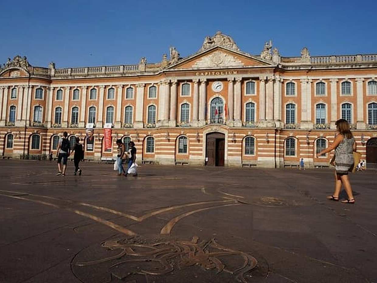 Private Transfer From Barcelona To Toulouse With a 2 Hour Stop
