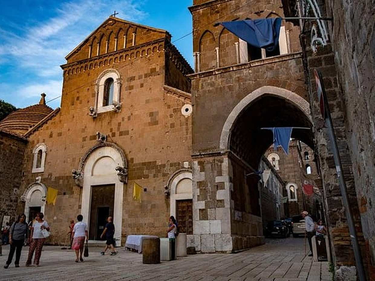 Medieval Caserta Tour, Silk Museum and Food and Wine Tasting (8 hours)