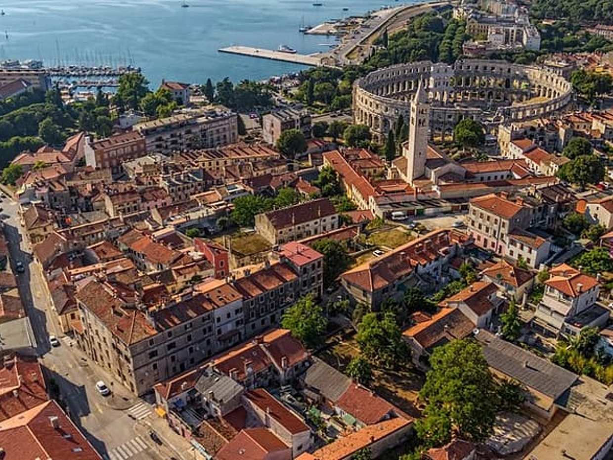 Private Transfer from Split to Pula with 2 hours for sightseeing
