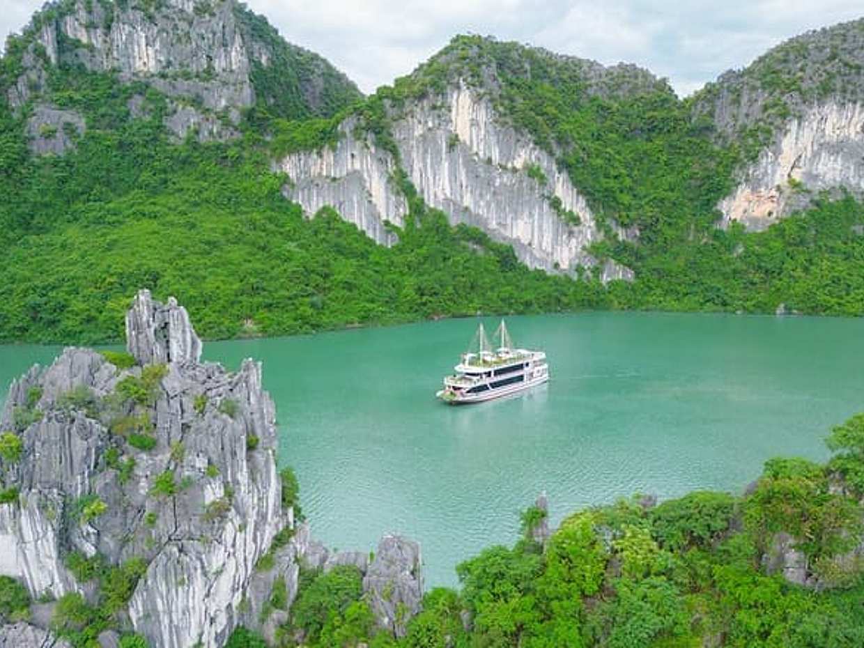 Hanoi : Ha Long Bay Luxury Day Cruise with Limousine and Buffet, photo 4