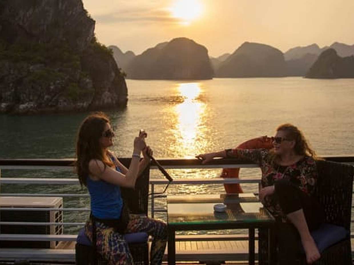 JADESAILS - THE MOST LUXURIOUS DAY TOUR IN HALONG BAY, Vietnam, photo 2