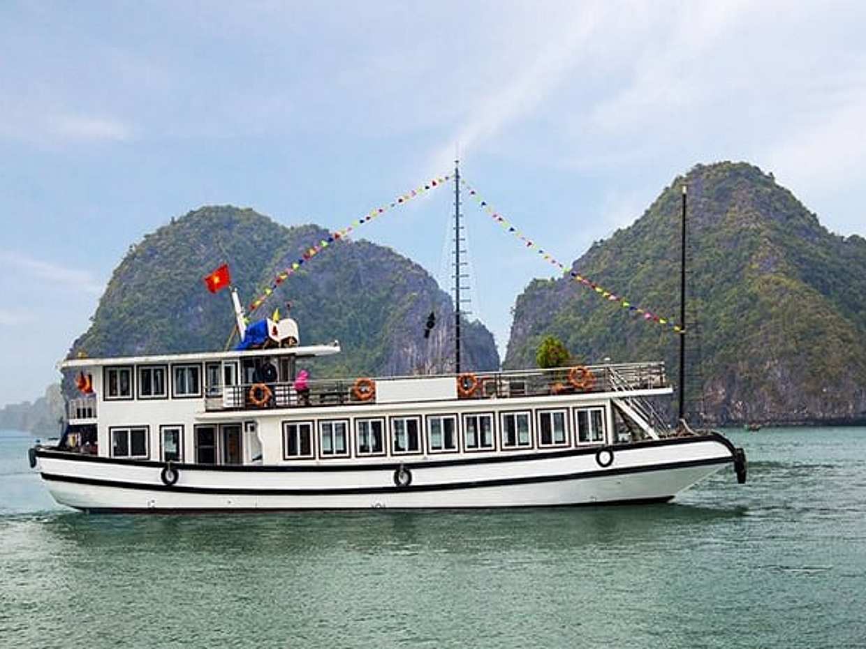 Full-Day Halong Bay Islands and Cave Tour by Transfer Expressway, photo 4