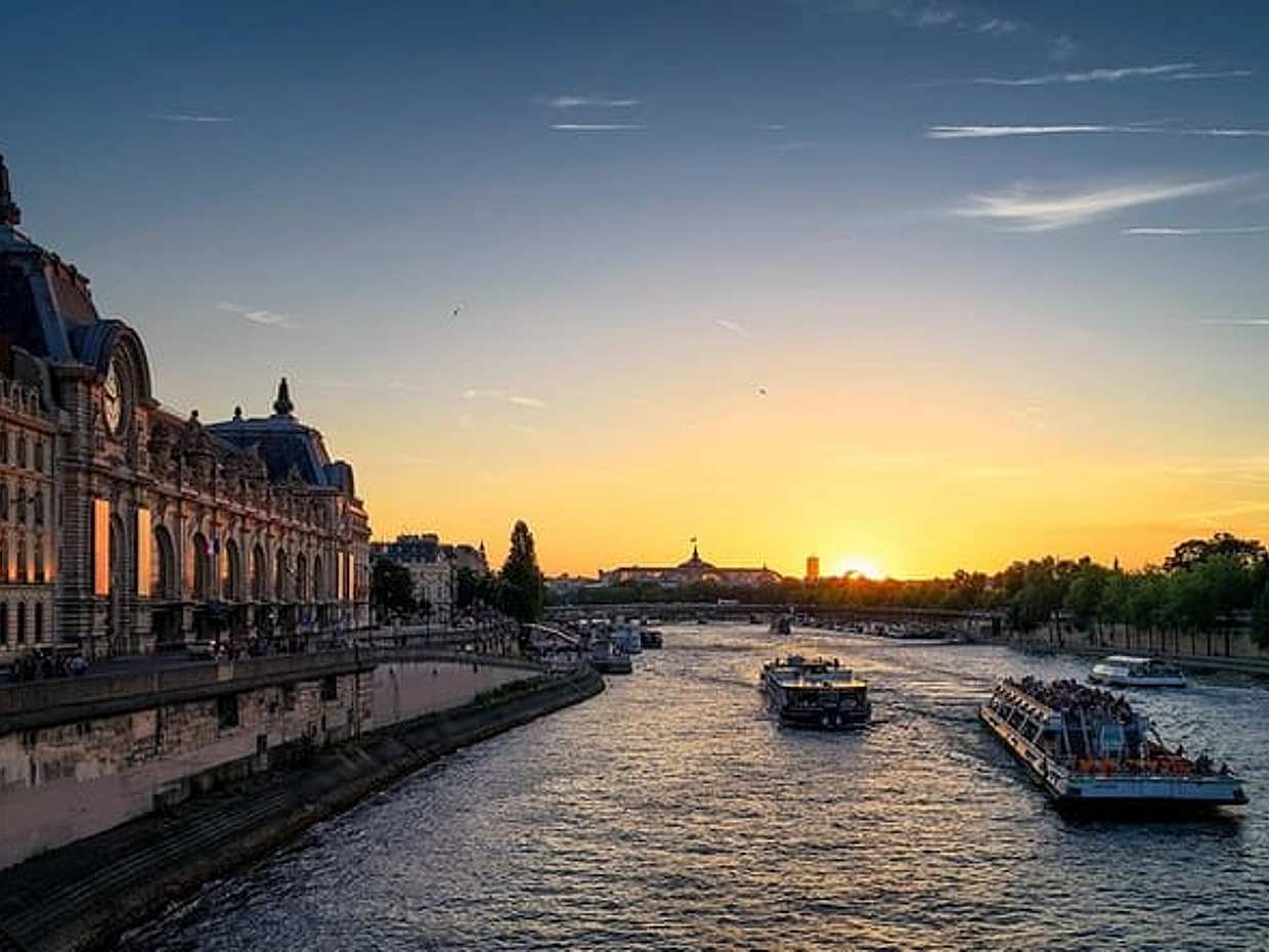Paris By Night with Seine River Cruise and Roundtrip Luxury Transportation, photo 3