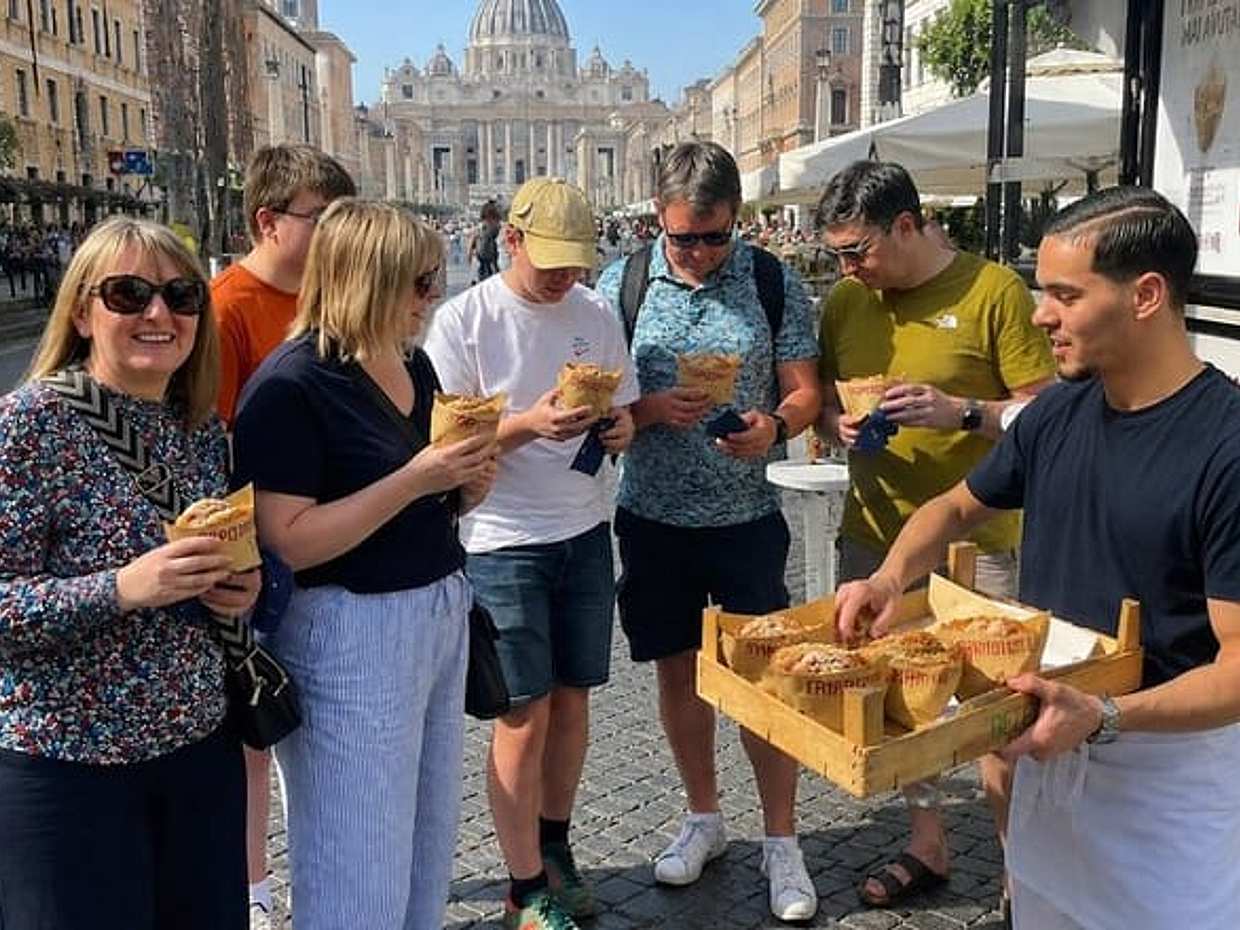 Rome: Private Craft Beer Tasting Tour with Local Bites in Italy, Roma, photo 4