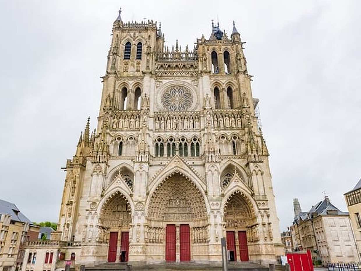 Private transfer from Bruges to Le Havre, 2h Stop in Amiens in Belgium