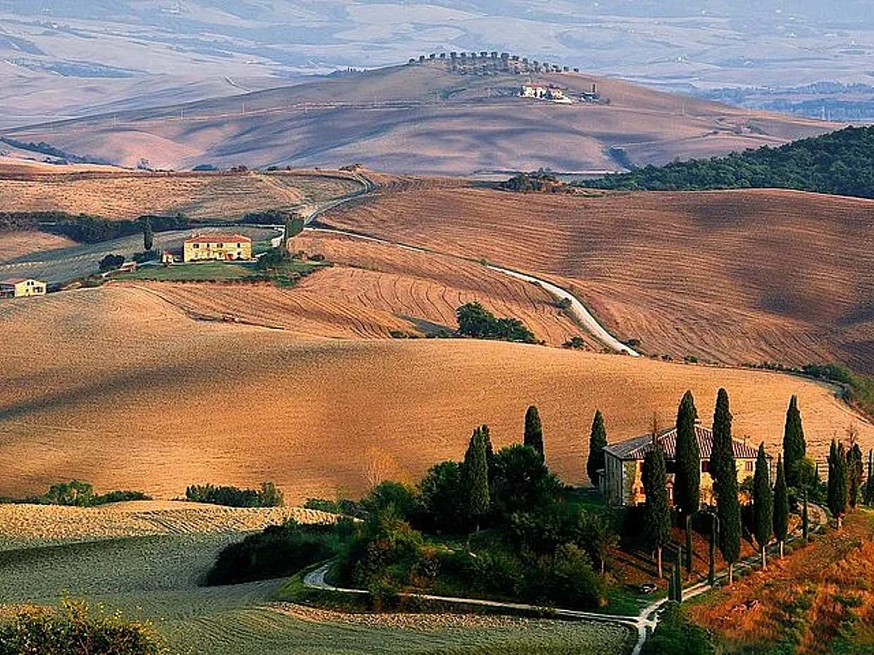 Exclusive Val d'Orcia Tour from Florence - A Cinematic Universe for Wine Lovers in Italy