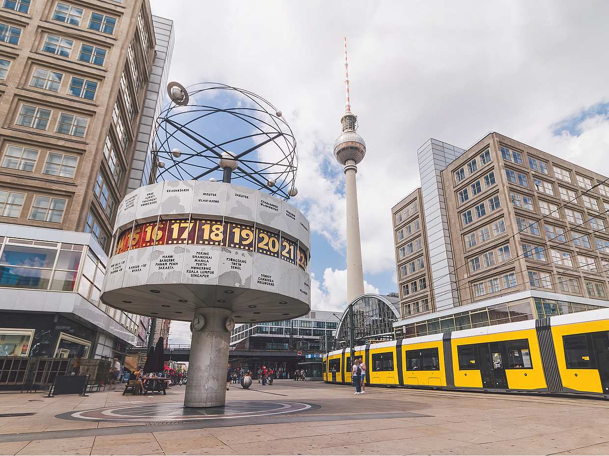 Private Berlin Bike Tour: Discover Berlin History and Highlights in Germany