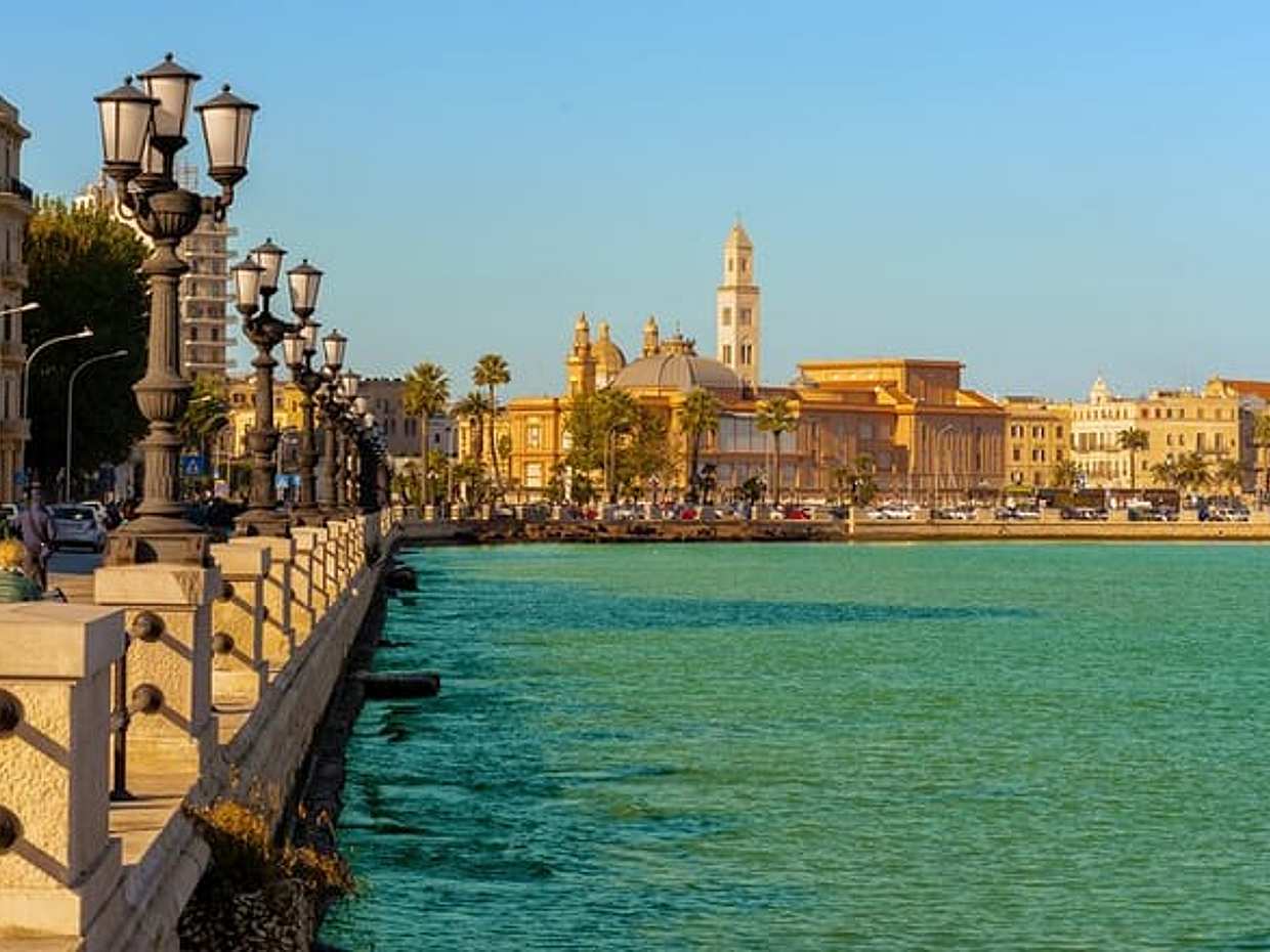 Private Transfer from Amalfi to Bari with 2 hours for sightseeing