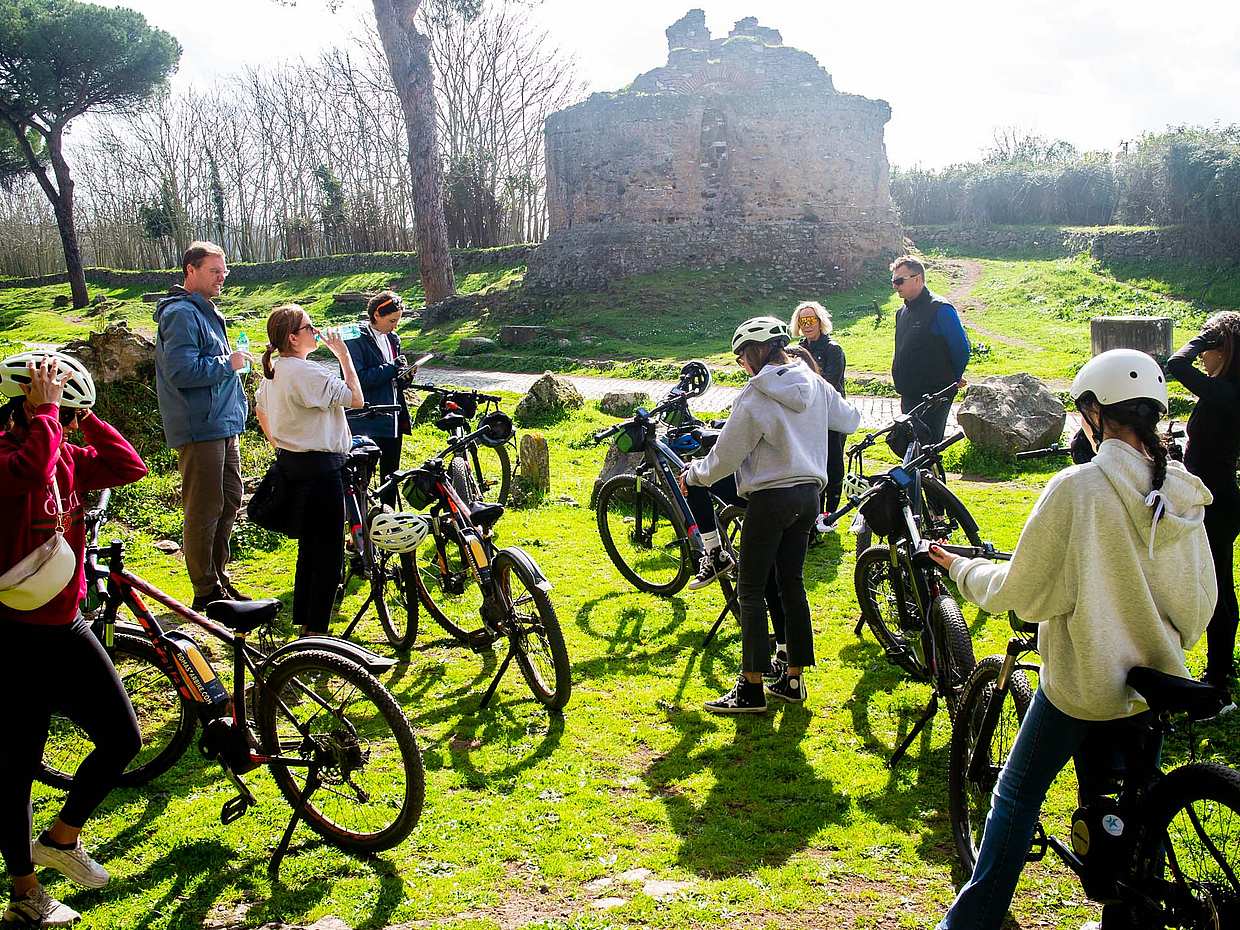 Appian Way Bike Tour with Park of the Aqueducts and the Roman Countryside in Italy, Rome E-Bike Tour, photo 3