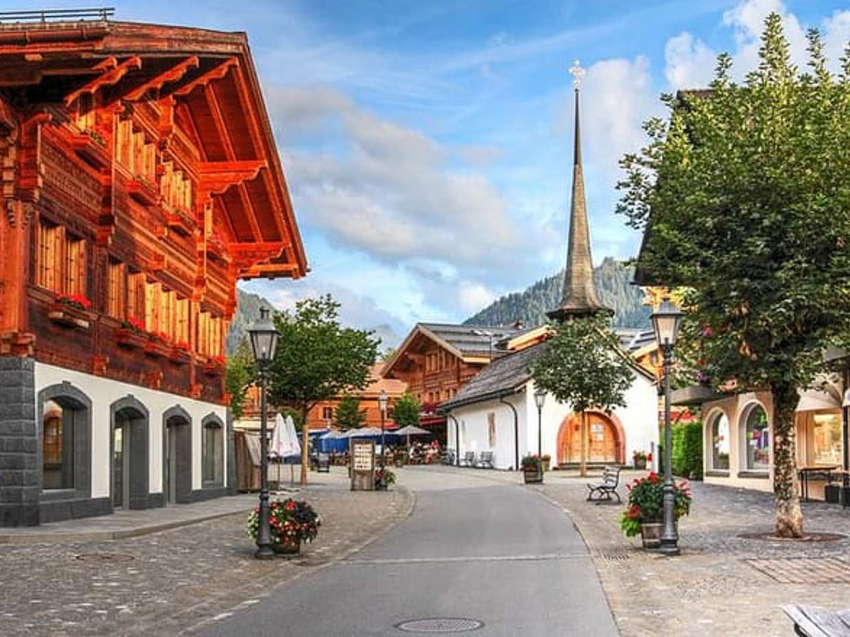 Holiday taxi private direct transfer from Zurich to Gstaad