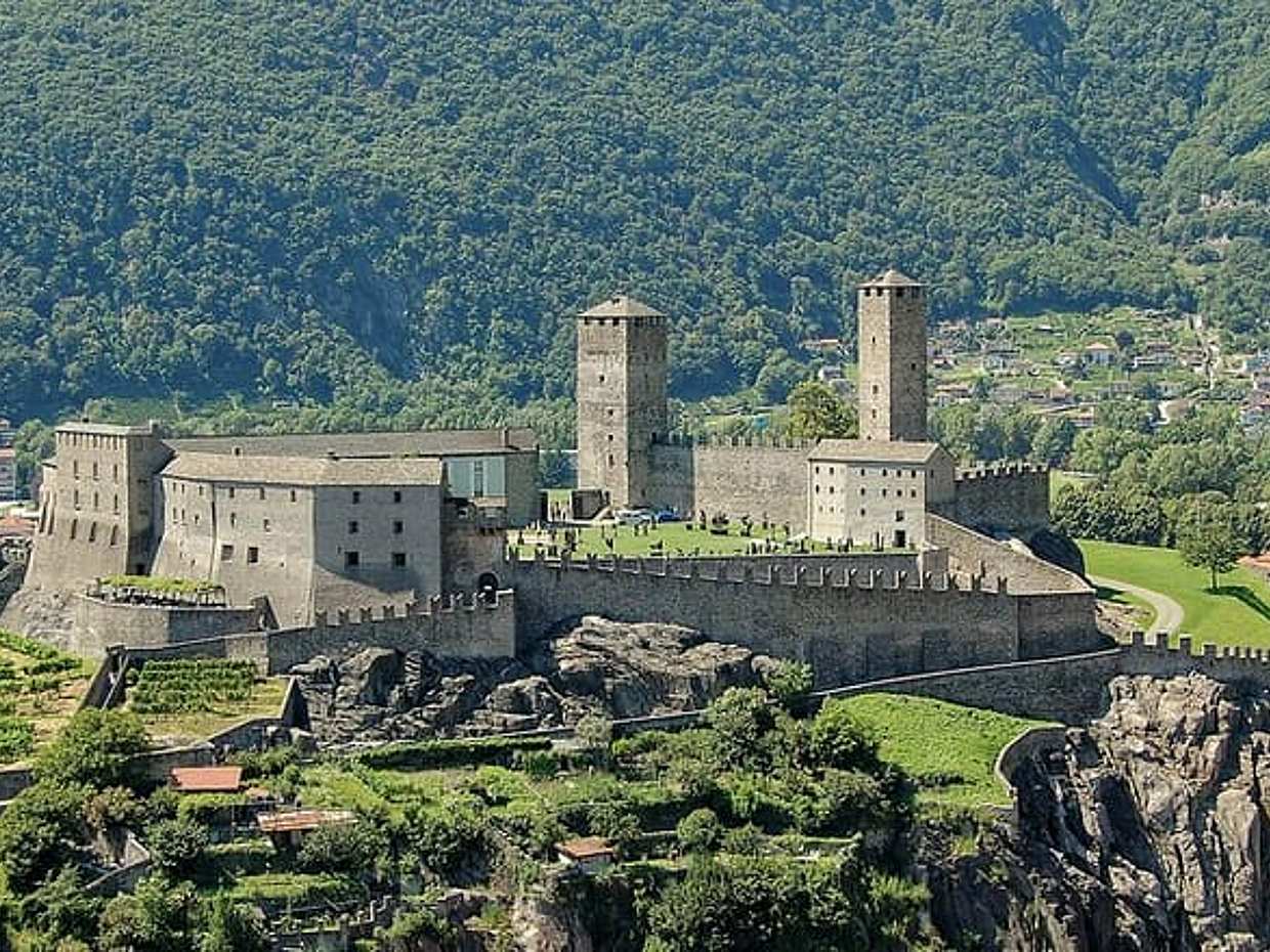 Zürih'ten Lugano'ya özel transfer, İsviçre Bellinzona'da 2 saat mola, Zürih