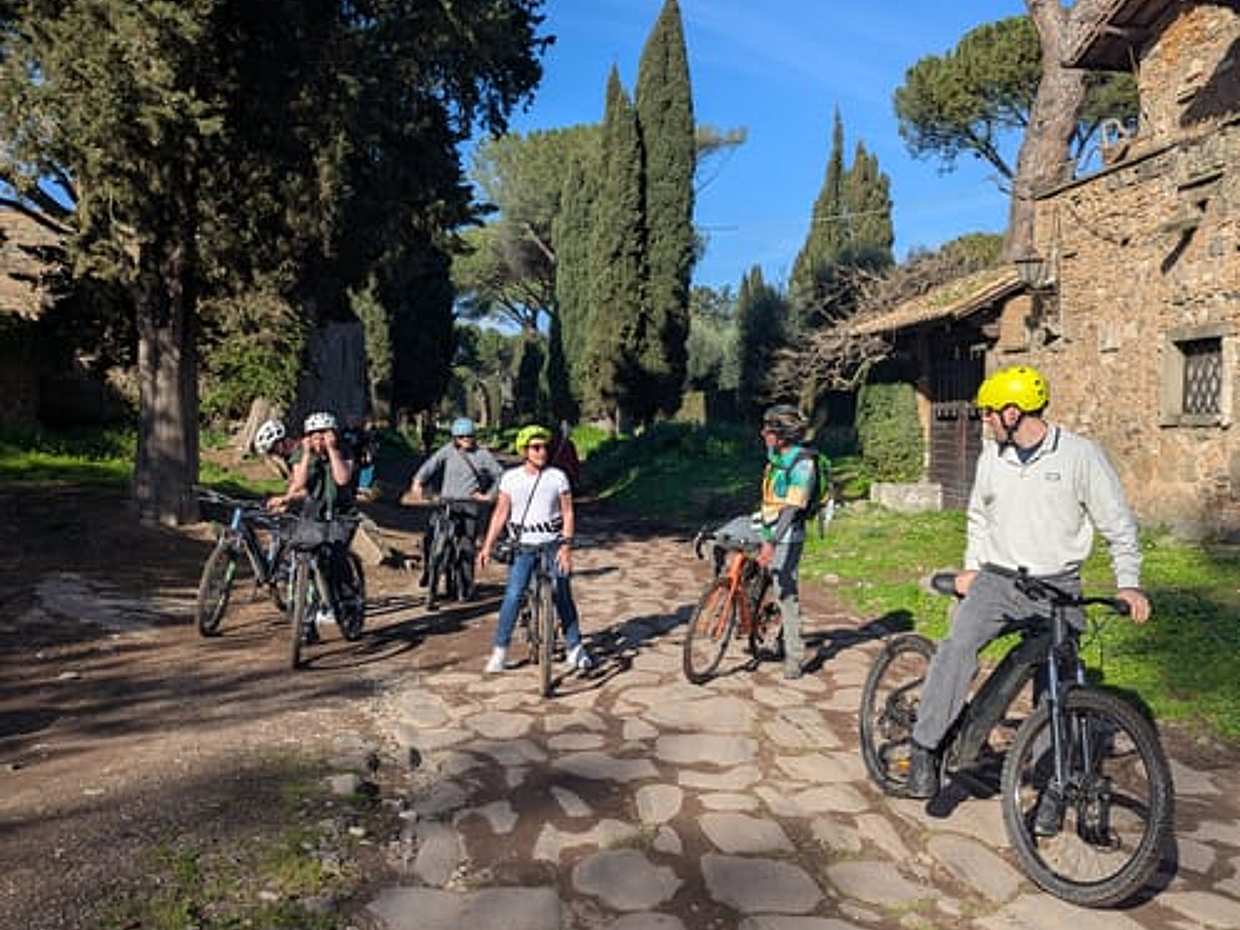 Appia Antica et le Labyrinthe Souterrain de Rome à Ebike : une expérience entre ombre et lumière sans équivalent en Italie, photo 2