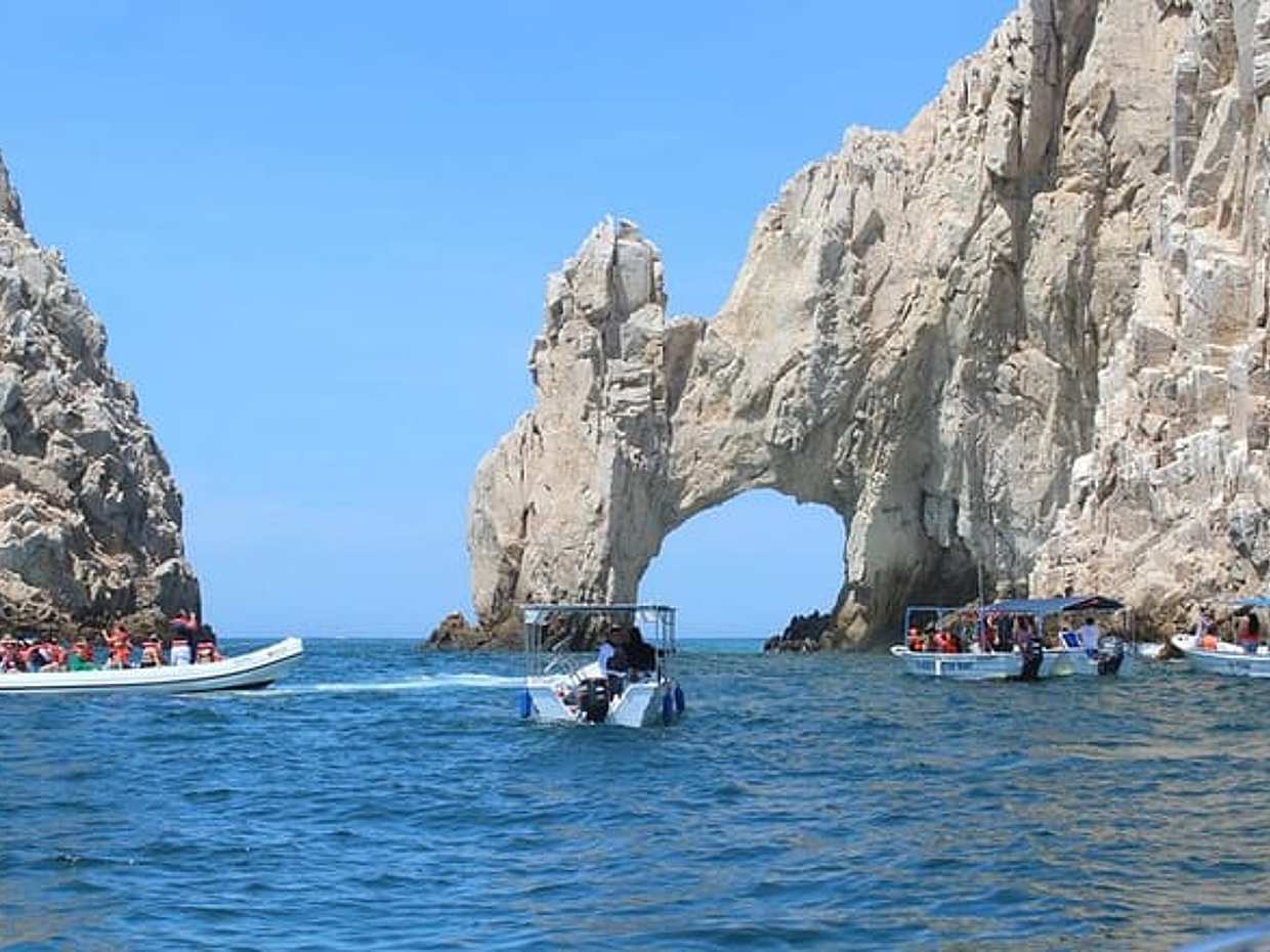 Private Cabo City Tour & Relaxing Beach Day Experience
