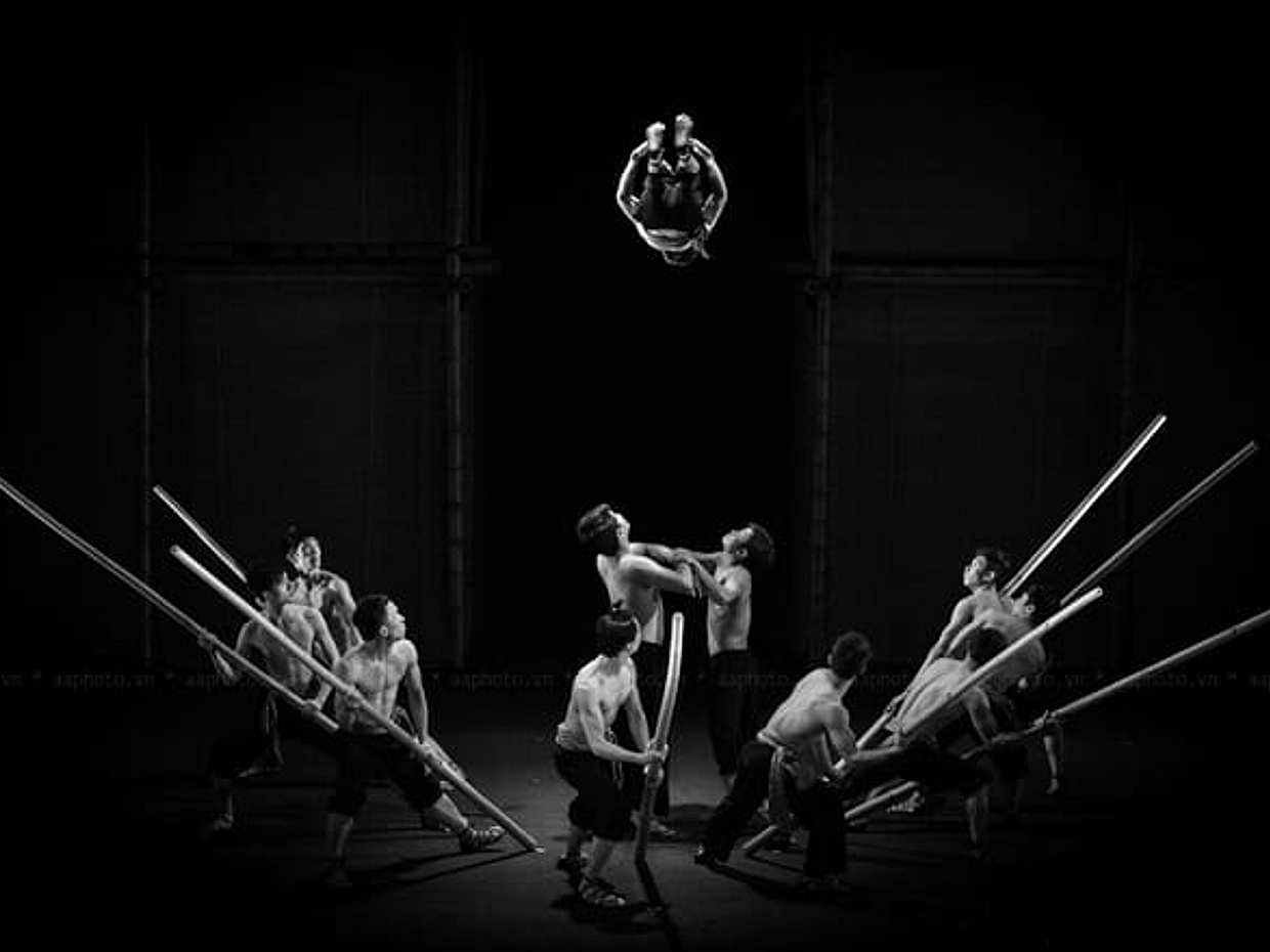 A O Show in Saigon, photo 2