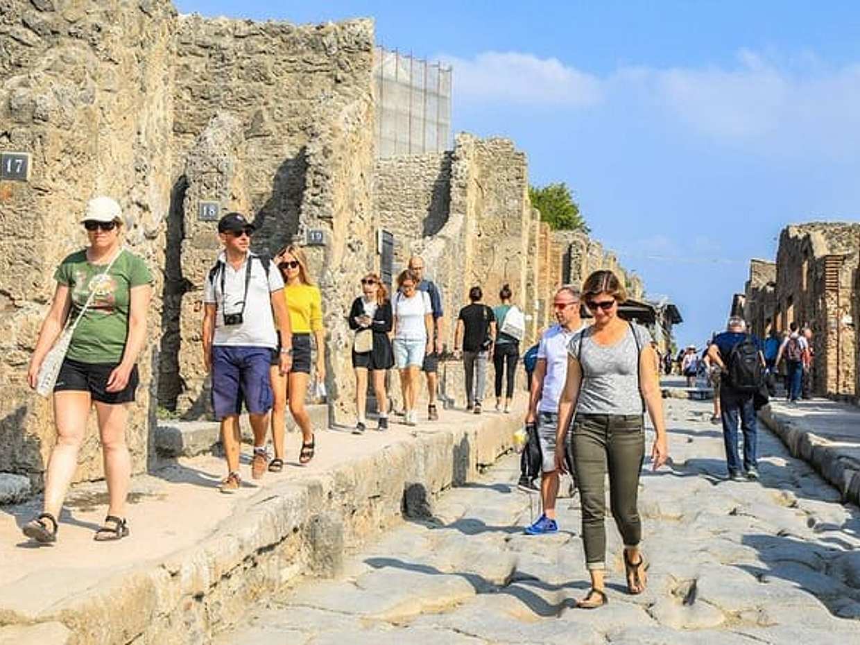 Pompeii and Vesuvius Skip-The-Line Tour with Easy Lunch, photo 4