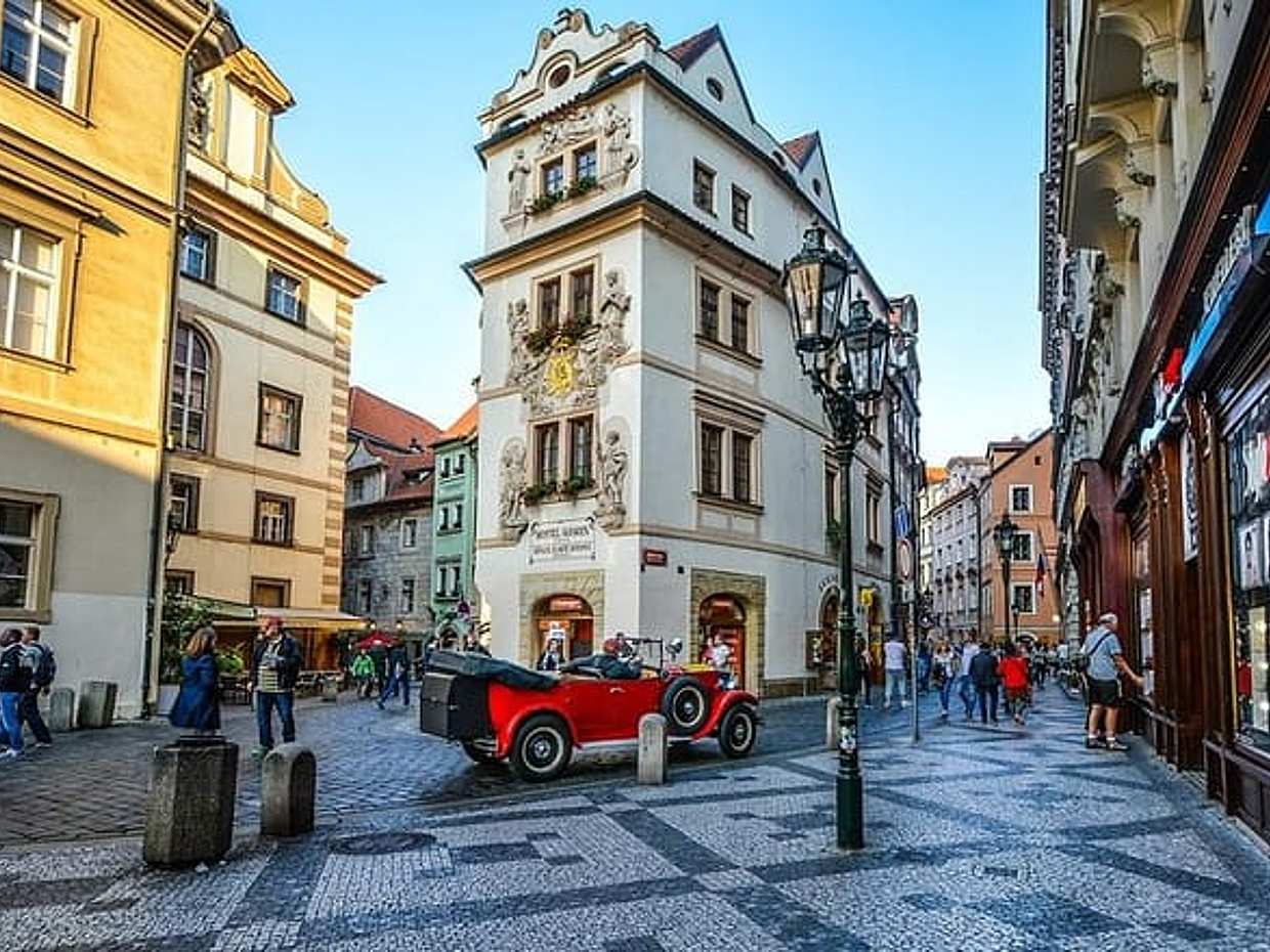 Private Transfer, Berlin to Prague with 2h of Sightseeing, photo 3