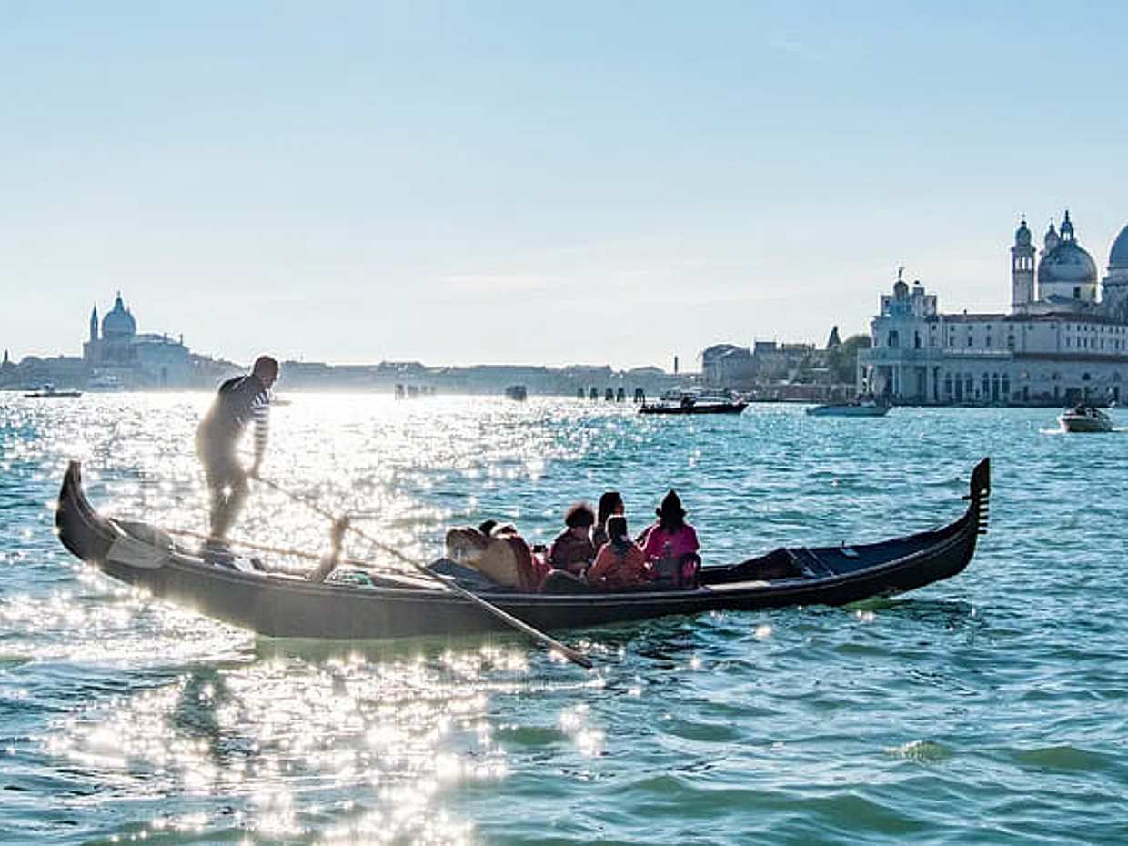 Private Gondola Ride – A Timeless Venitian Journey, photo 5