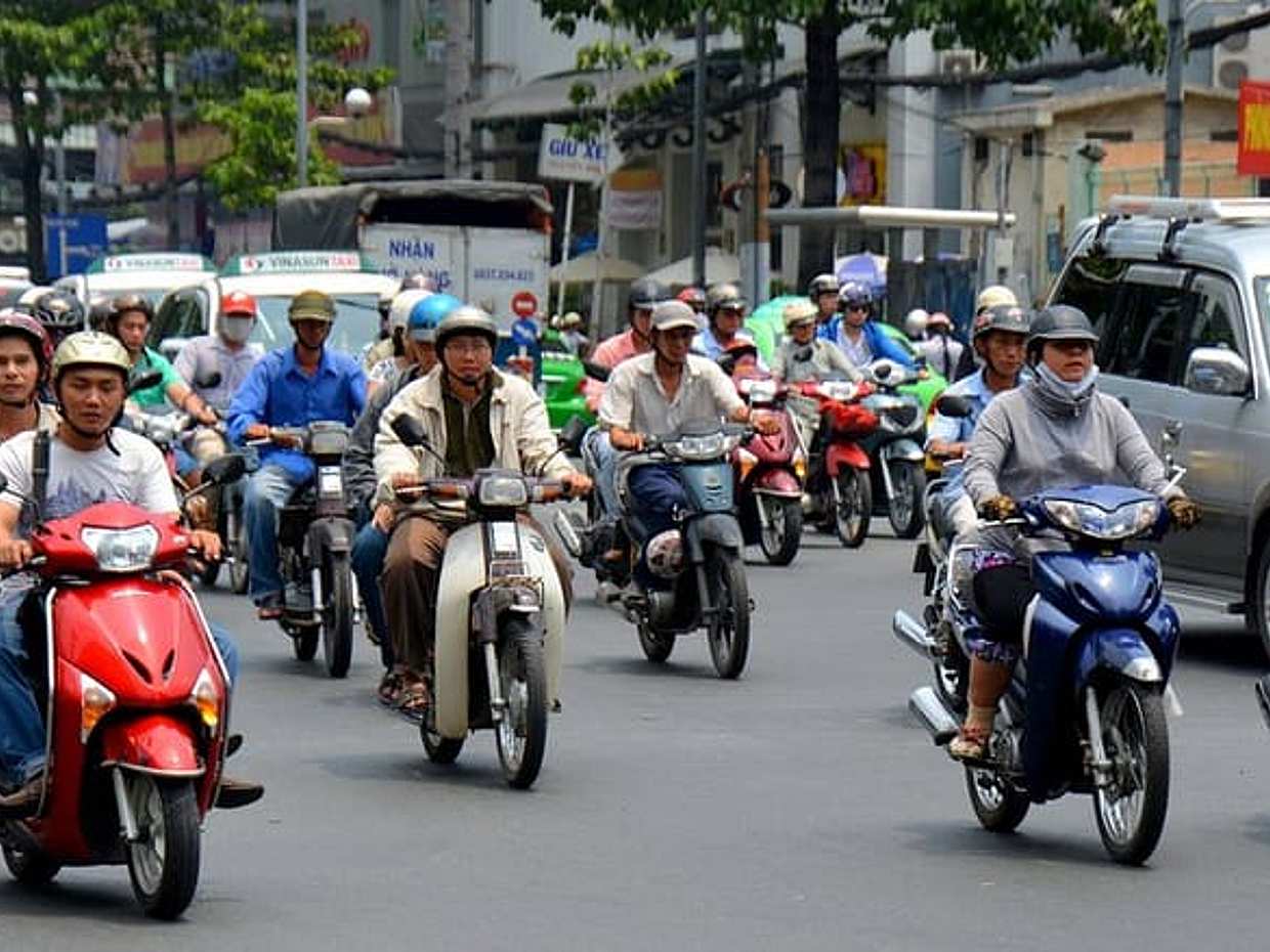 Small group Saigon Inside Out by Motorbike for 3 Hours, photo 3