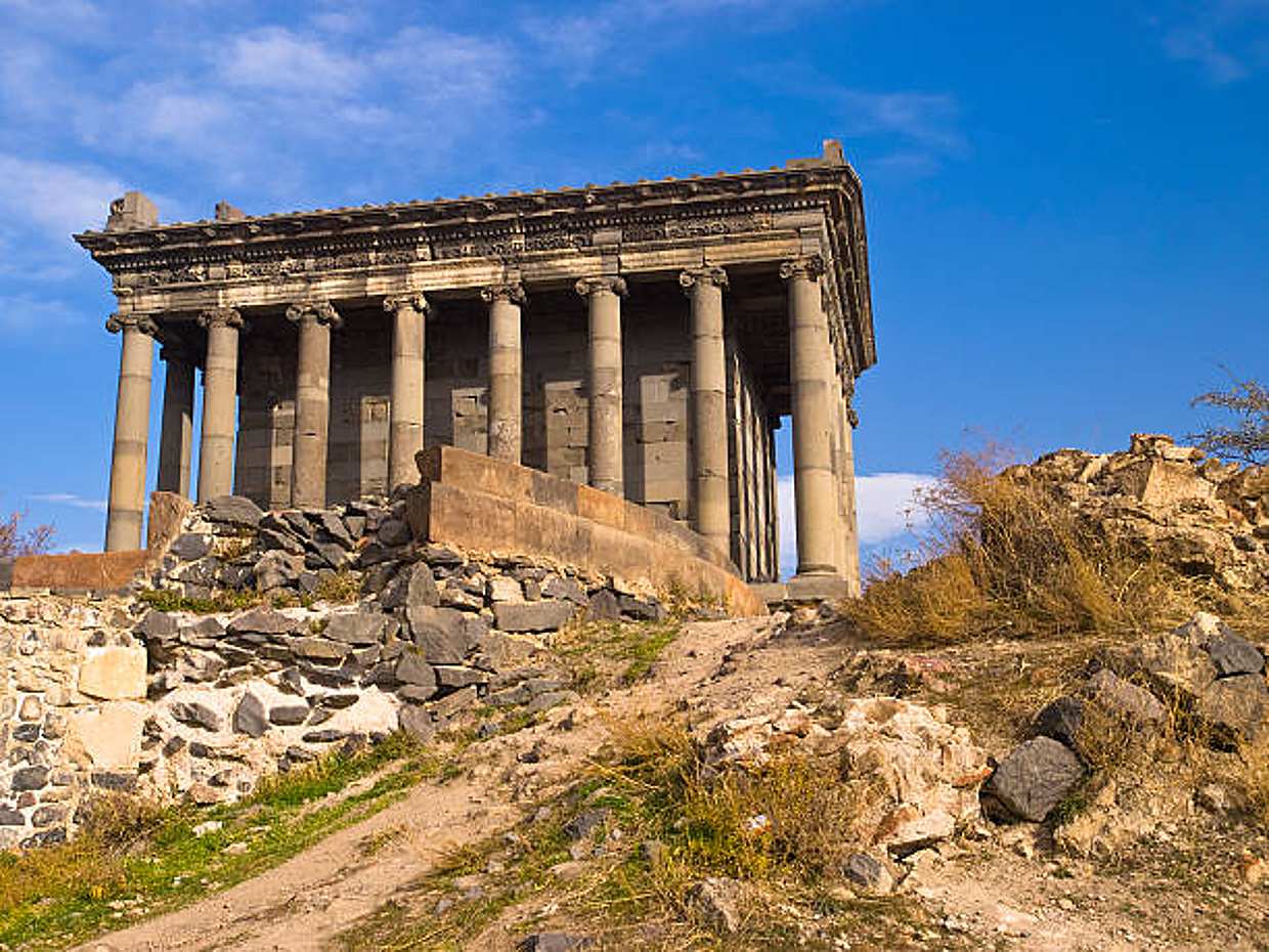 Garni, Geghard e Vinho: O Caminho Espiritual do Povo Arménio